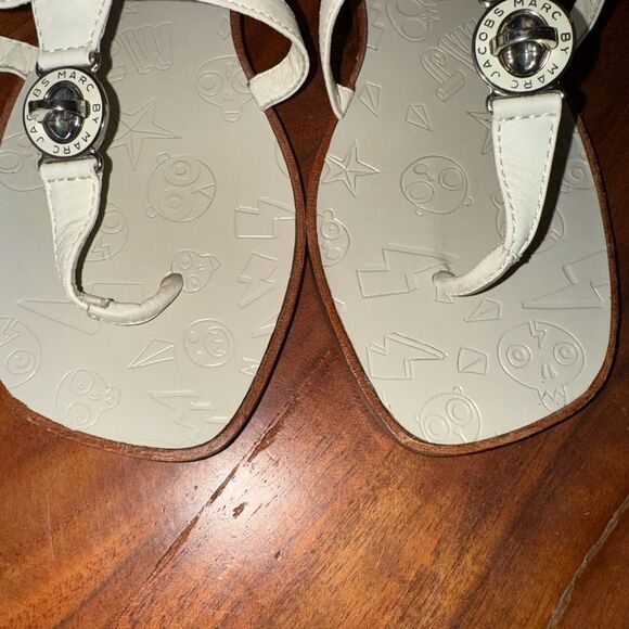 Marc Jacobs “Turlock” Skull Star Patent Leather Thong Sandals sz 39.5 -RUN SMALL - Picture 4 of 15